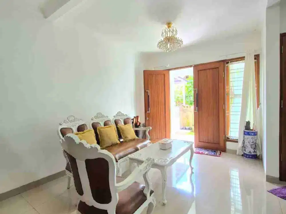 Rumah Rapih dekat Plaza Bintaro 4 KT harga bagus. 0943