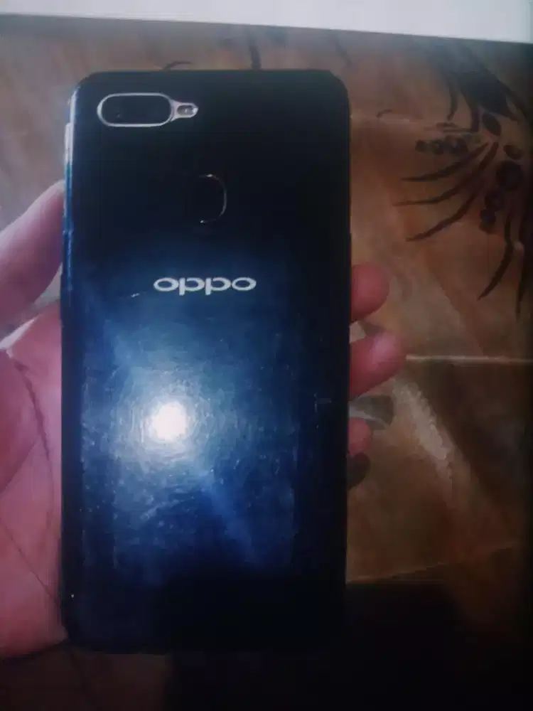 Jual tuh hp Oppo a5s ram 3 hp masih layak pakai y