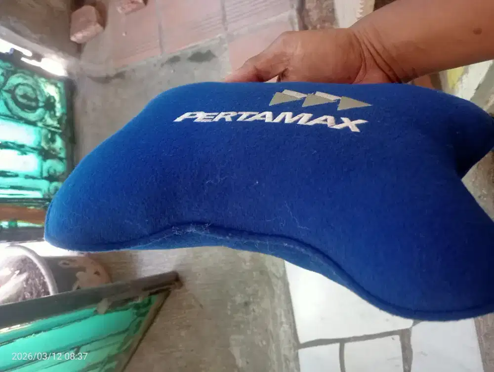 Bantal kursi mobil