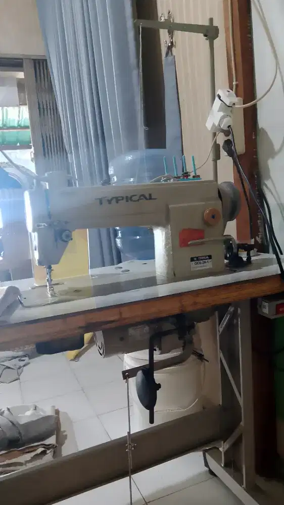 Di jual cepat mesin jahit tipycal
