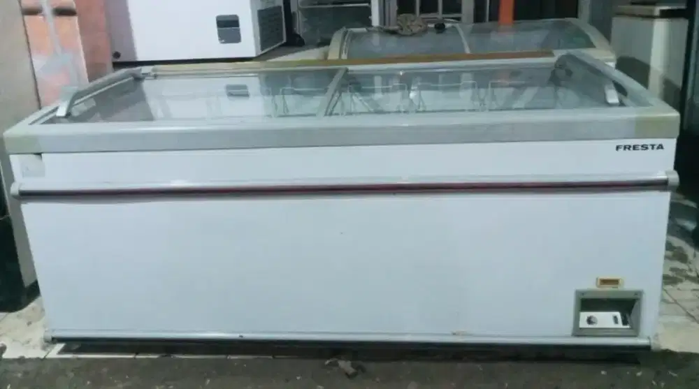 Frezzer sleding kaca 718L