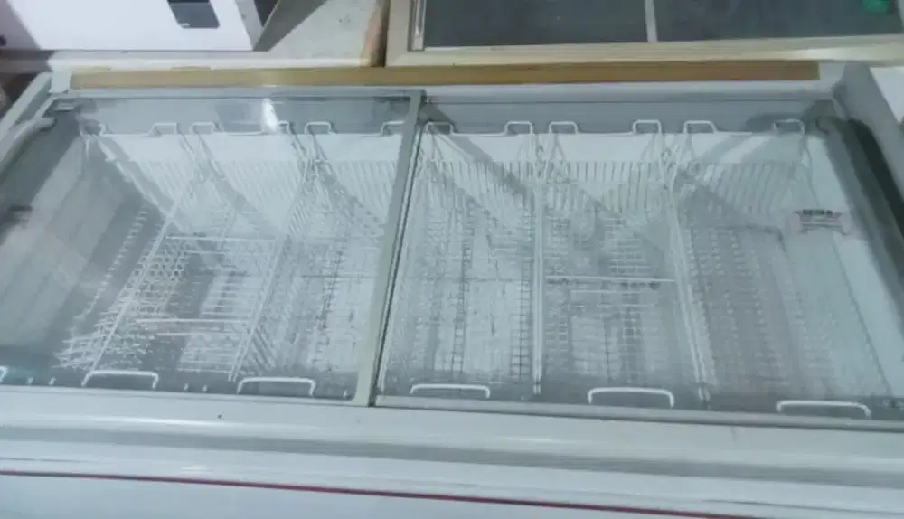 Frezzer sleding kaca 718L