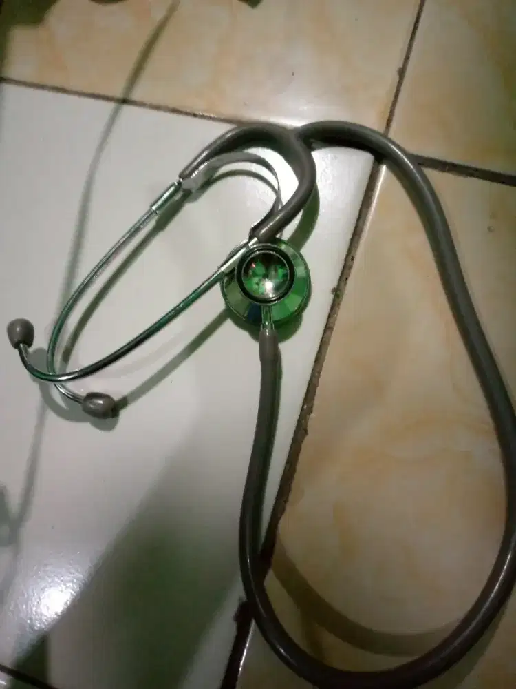 stetoskop alat kesehatan
