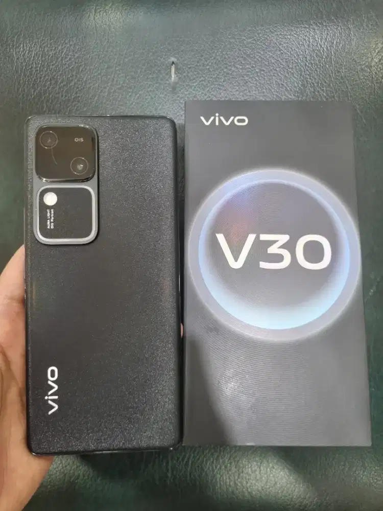 Vivo v30 ram 8/256Gb garansi resmi