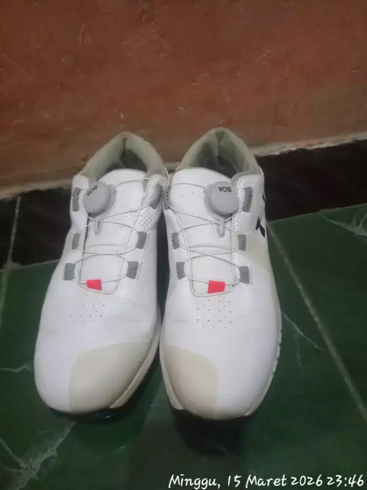 Sepatu golf size 42