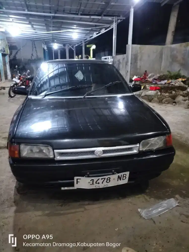 Di jual Mobil Mazda 323 interplay