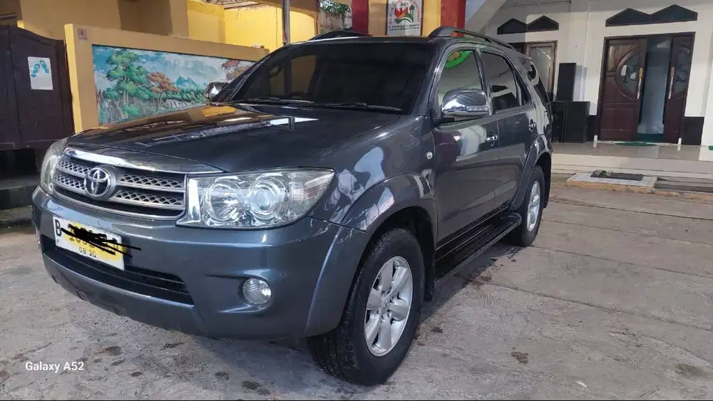 DIJUAL MOBIL FORTUNER 2010