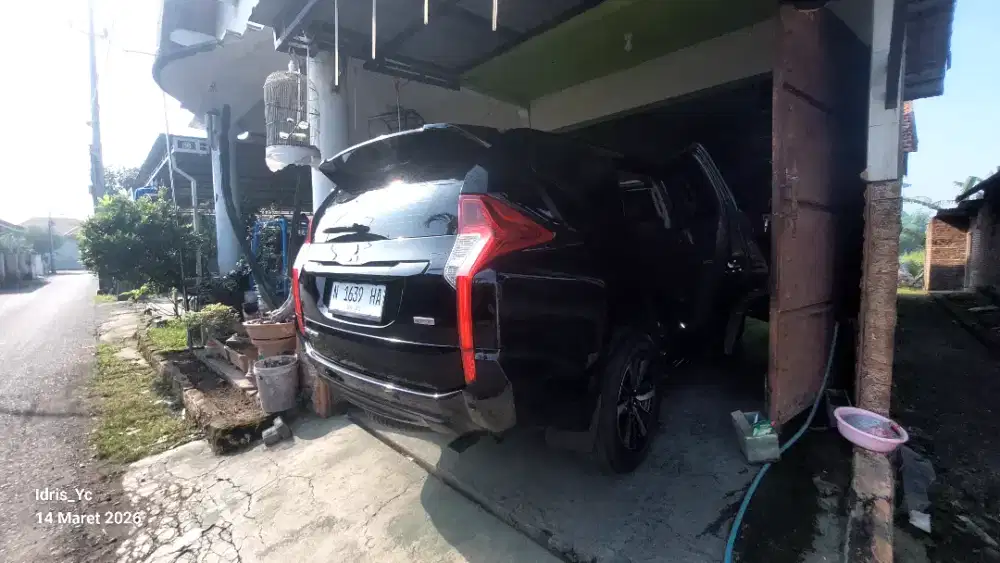 Sewa mobil pajero, innova