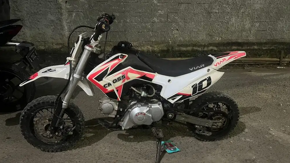 Motor mini trail viar 75cc