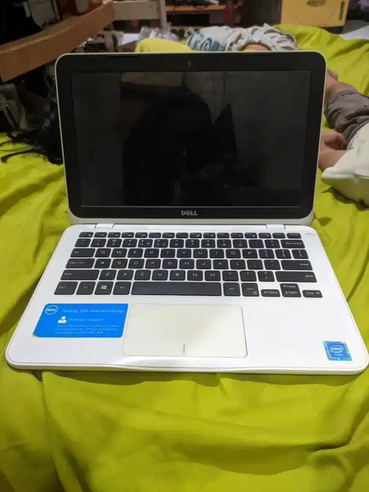 Notebook DELL Inspiron P24T