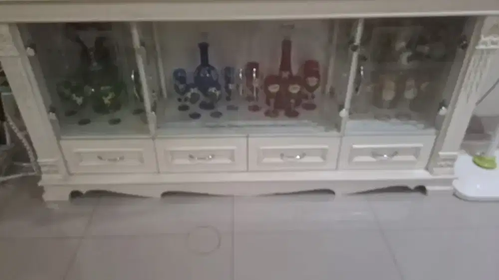 Dijual Meja buffet + isinya