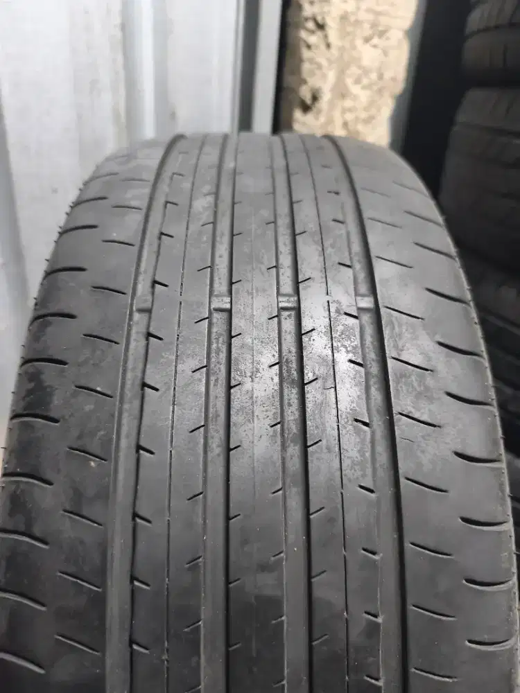 Dunlop 255 45 R20