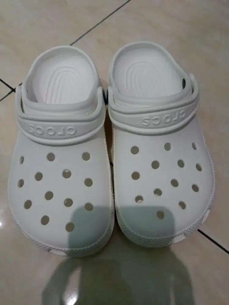 crocs classic white