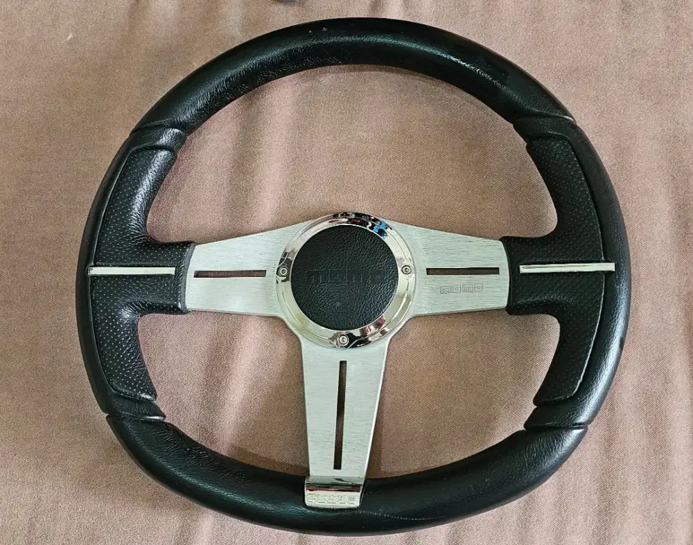 setir MOMO Quake original