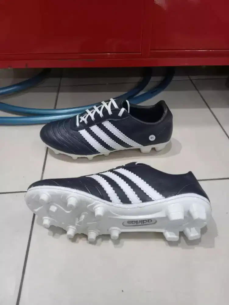 sepatu bola kulit asli murah