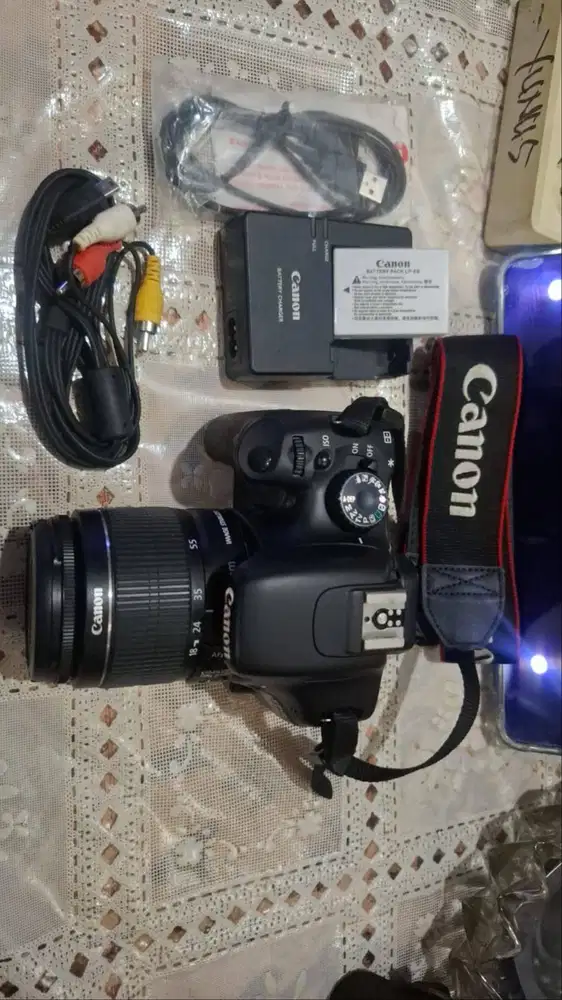 Di jual kamera DSLR Canon seri EOS 55OD