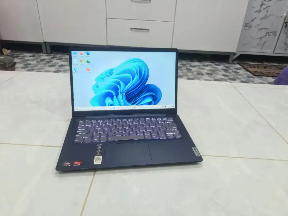laptop lenovo Ryzen 5 5500U 8/512GB kondisi siap pakai