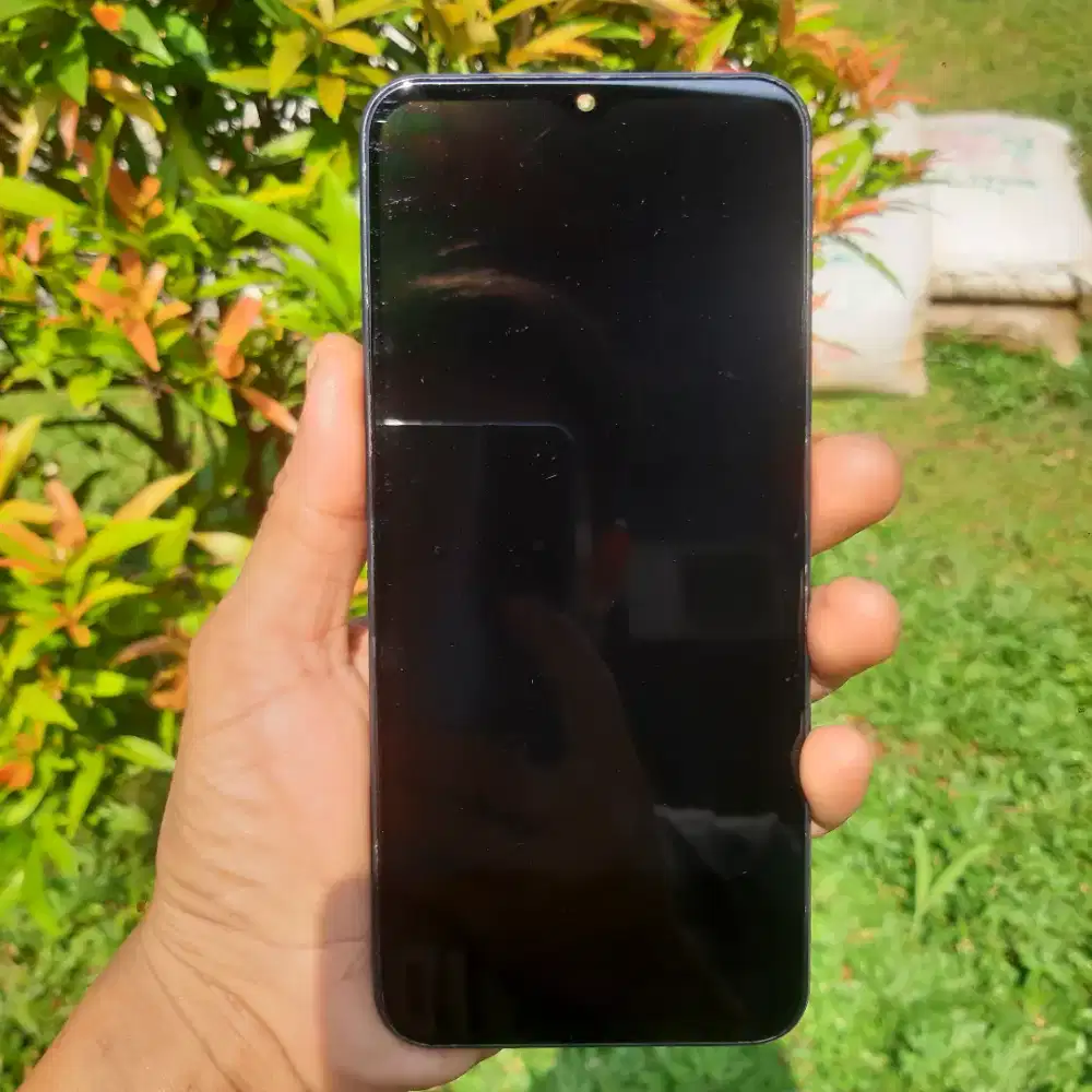 Lcd plus baterai Samsung M14 kondisi bekas copotan