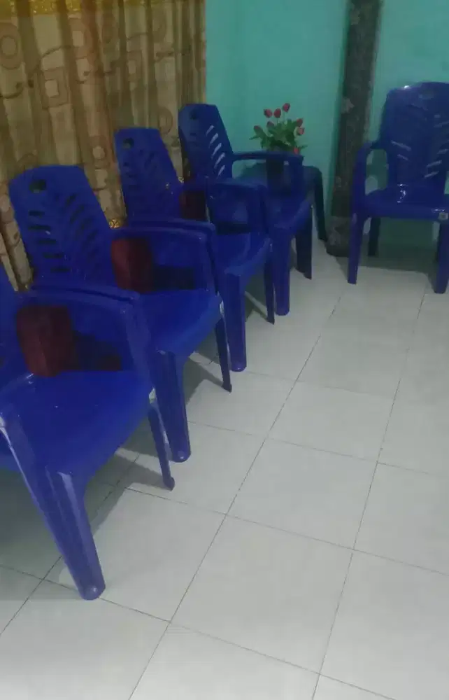 Jual kursi plastik napoly kondisi masih bagus 95 persen mulus lusss