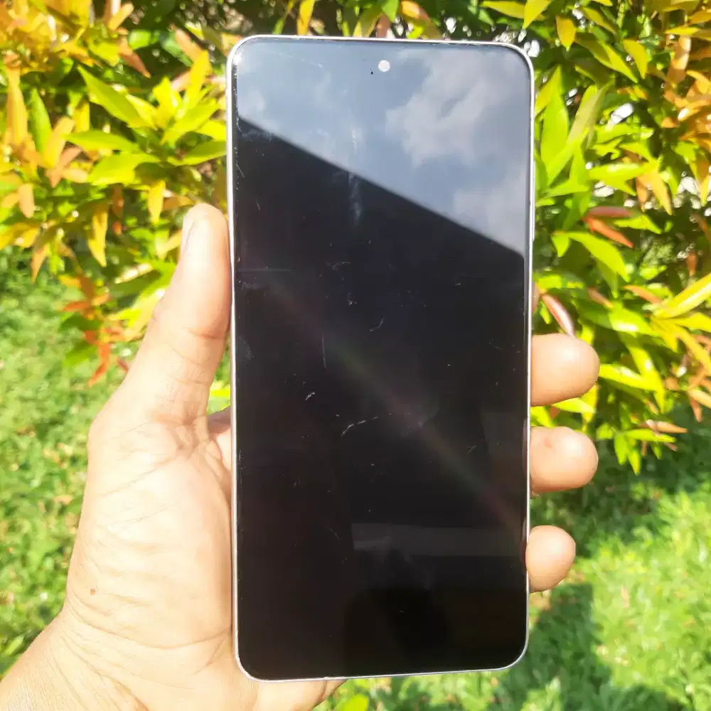Lcd plus baterai Samsung s21 fe kondisi bekas copotan