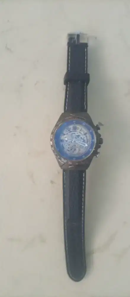 Jam tangan tachymeter otomatis