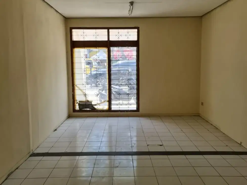 Dijual Rumah Atau Ruang Usaha Siap Pakai Cocok Untuk Minimarket Lokasi di Holis Bandung