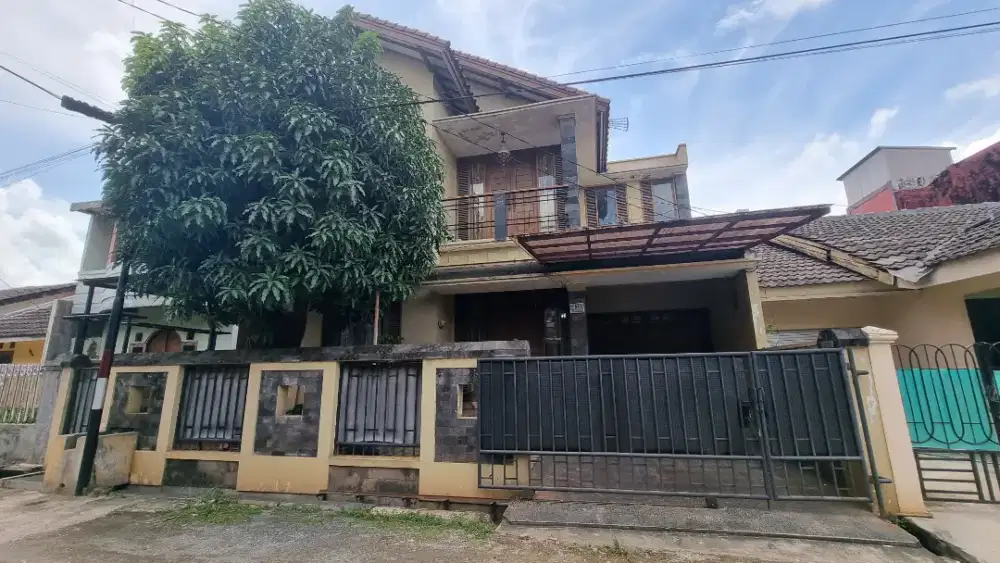 Dijual Cepat Rumah Besar Tingkat Dua Jatiasih Dekat Pintu Tol