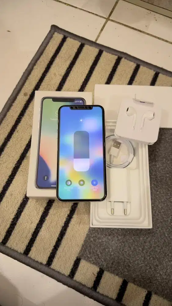 Iphone X silver 64GB Resmi Ibox Mulus Lengkap