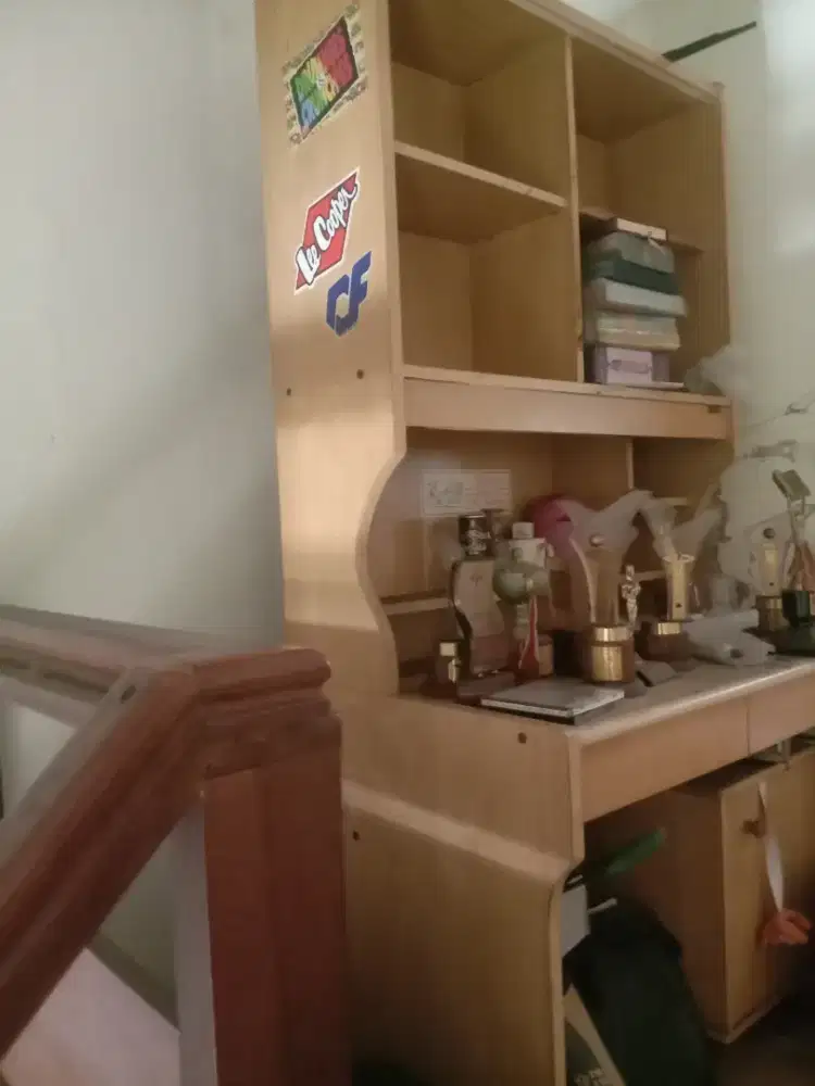 Meja belajar serbaguna