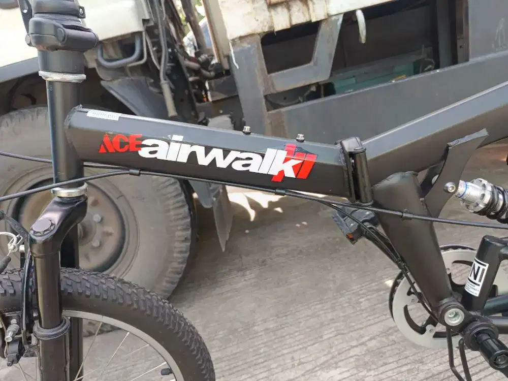 Sepeda lipat airwalk uk20