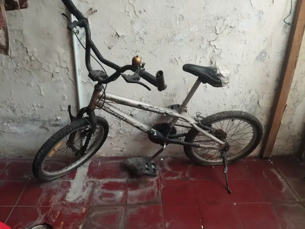 Sepeda jenis BMX