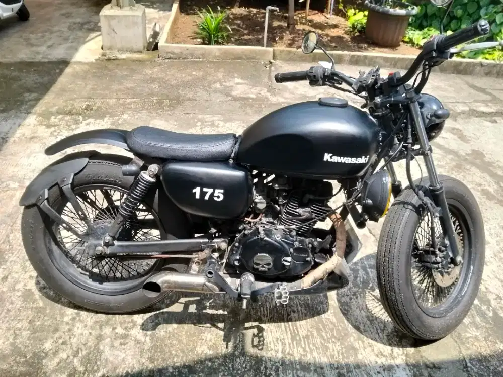 Kawasaki w175 cafe bobber