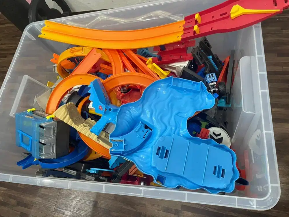 PRELOVED BUNDLE HOT WHEELS PLAYSETS & TRACKS