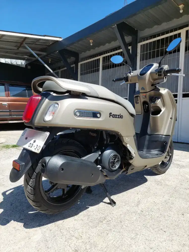 Yamaha Fazzio LUX Hybrid Titan 2025