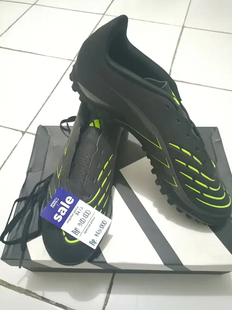Sepatu turf, Adidas Predator