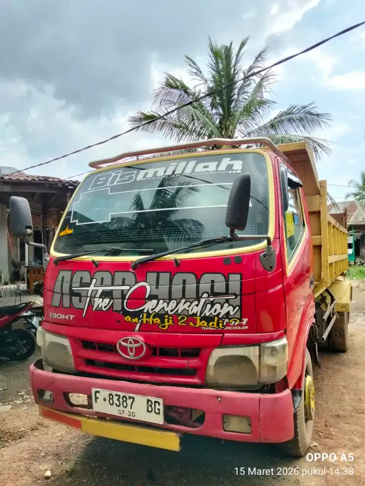 Di jual mobil Toyota Dyna Rhino