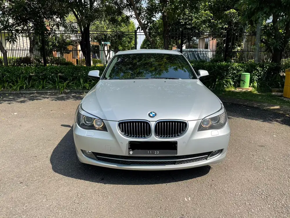 BMW 530i 2010 Bensin