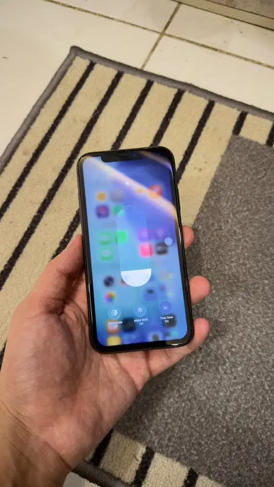 Iphone 11 Black 64GB Resmi Ibox Hp charger