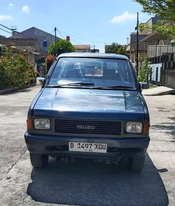 Isuzu Panther 1995 2.300 Cc