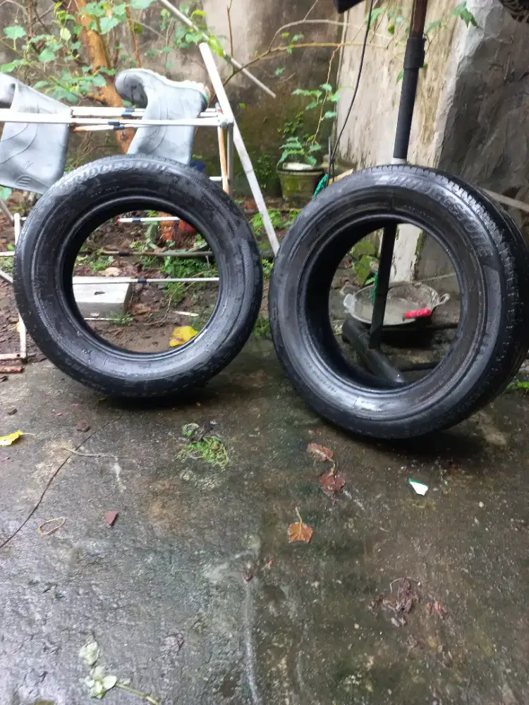2 Ban Mobil merk Bridgestone ukuran 185/65/R15