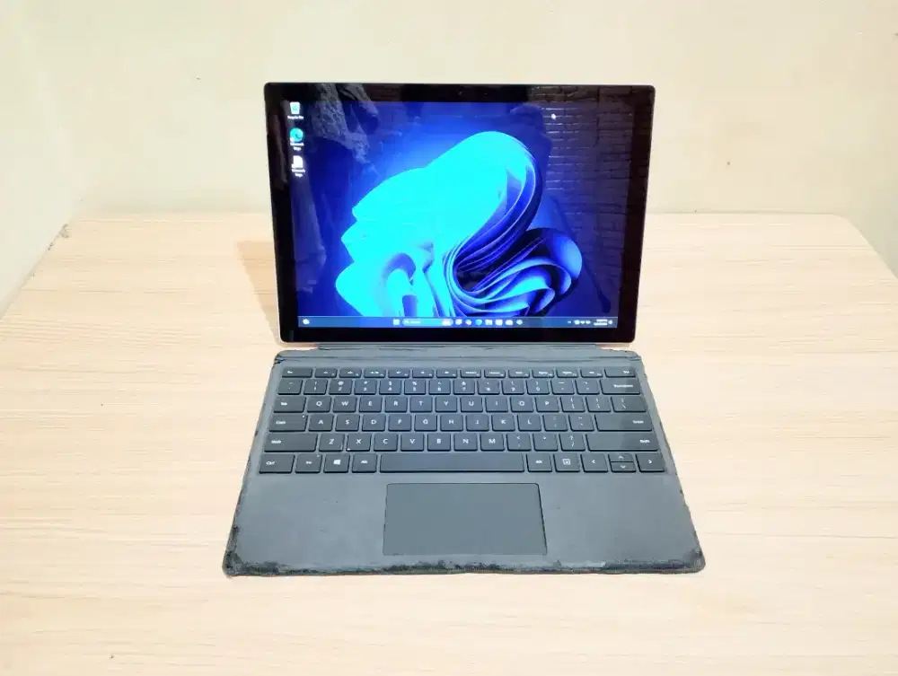 Microsoft surface pro 6 core i5-8350u ram 8/256 Intel UHD graphic