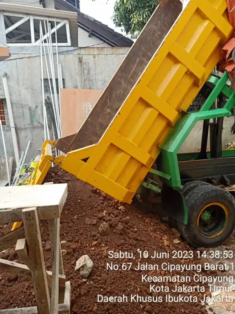 Sedia urugan Tanah Campur puing Tanah merah