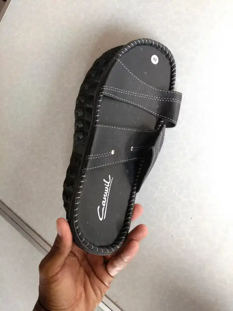 Sendal pria baru size 42