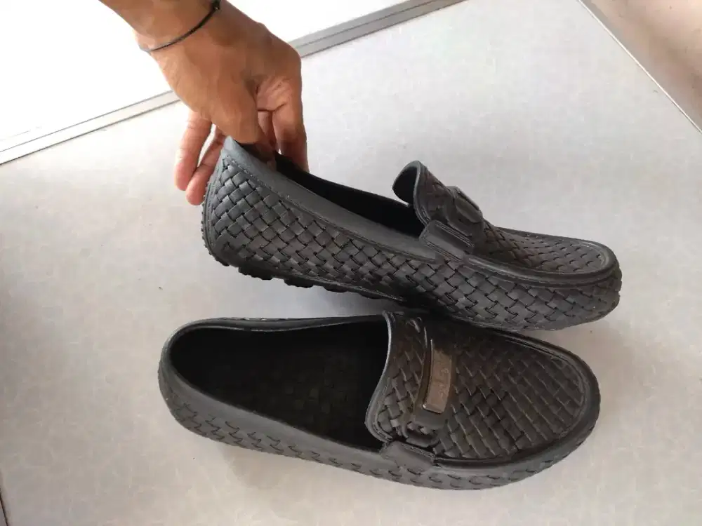 Sepatu karet pria bekas size 42