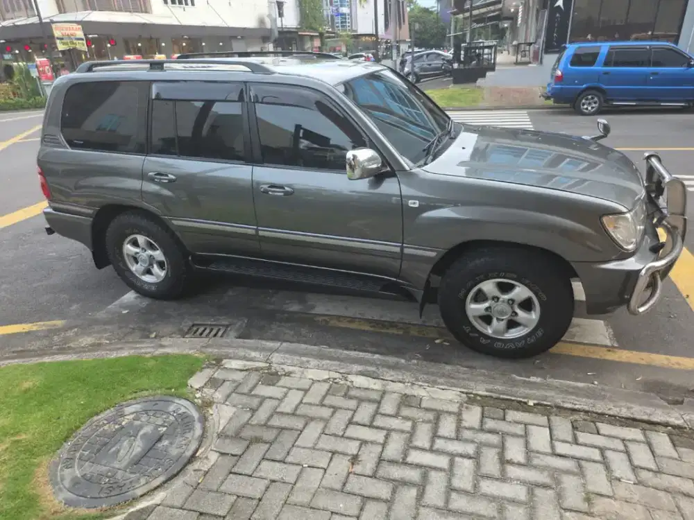DIJUAL Toyota Land Cruiser VX100 Diesel 2002 Full Original