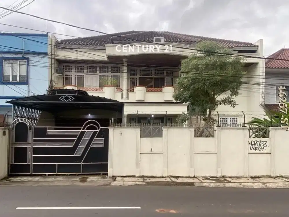 Posisi rumah sangat strategis akses dekat daerah Bintaro Jaya - Jakarta Selatan.