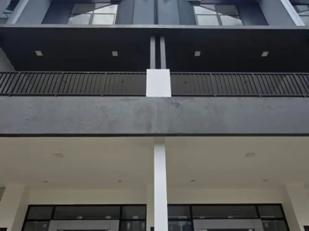 Sewa Ruko, Desain Modern 3 Lantai,Parkir Luas Unit Komersial Eksklusif 2026 Bangunan Baru Lokasi Strategis Di Sumarecon Crown Gading