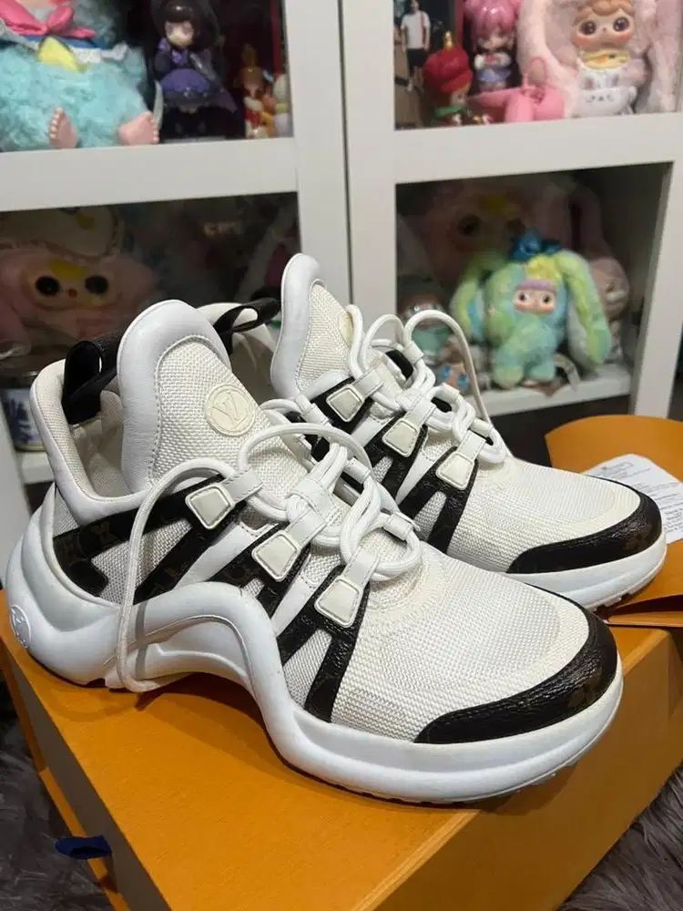Sepatu Louis Vuitton Archlight Sneaker