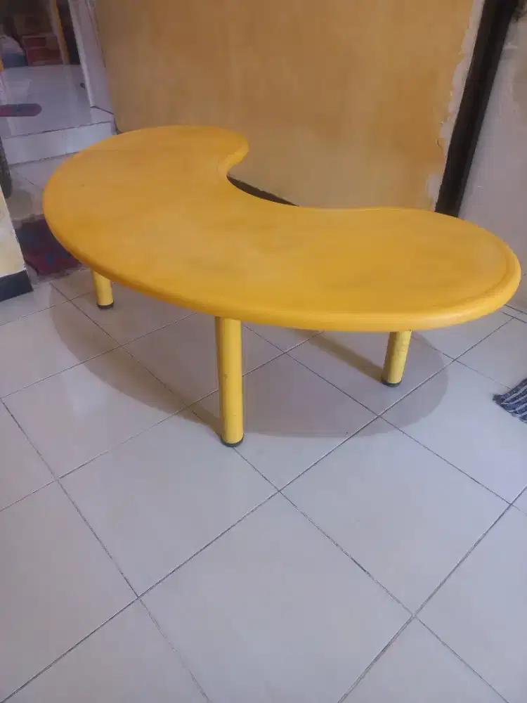 Meja belajar anak