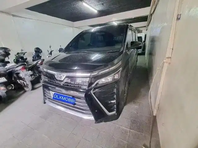 DP RENDAH Toyota Voxy 2.0 Bensin-AT 2017 BZE